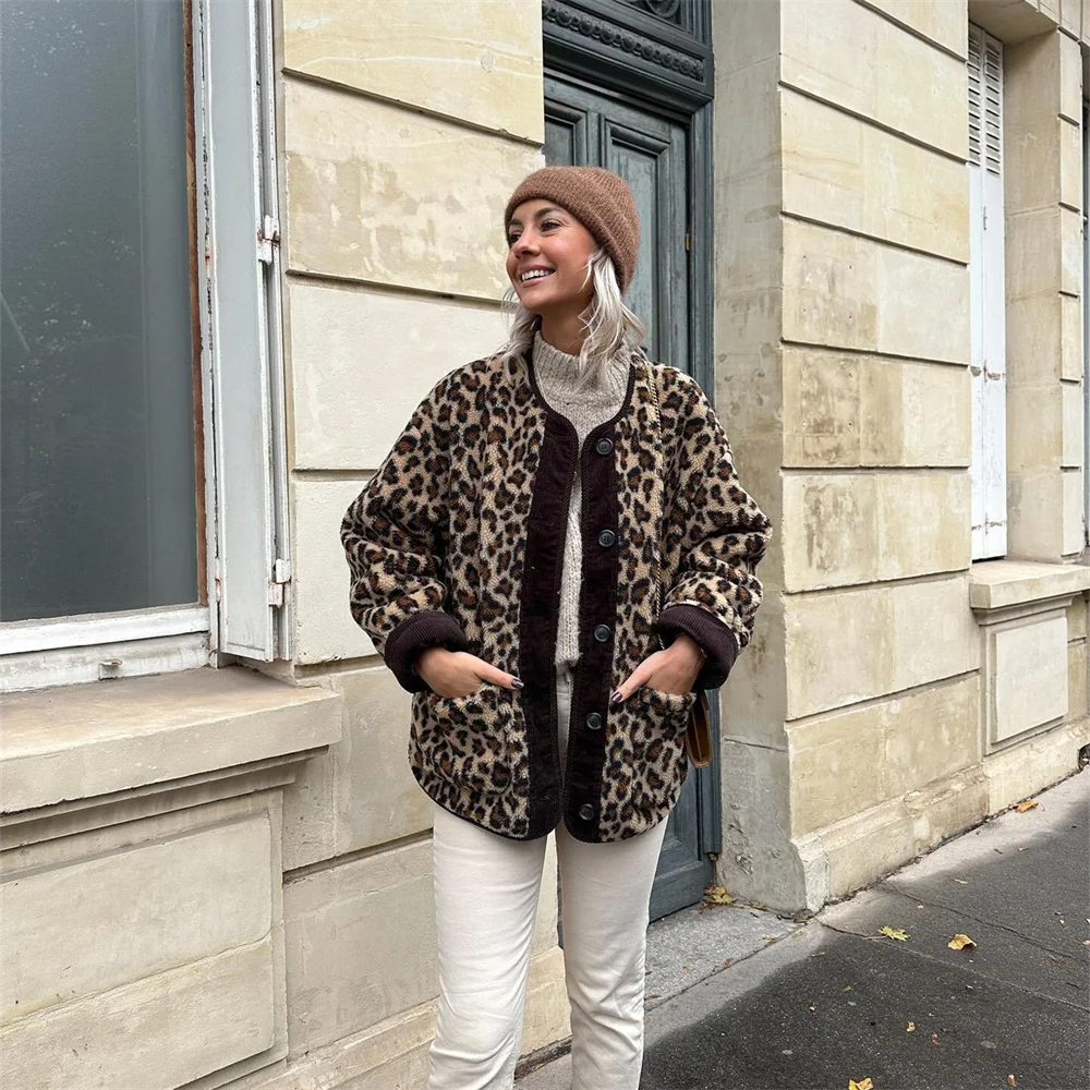 Street-wave Leopard Print Autumn Jacket for Women with Round Collar, Bold Streetwear Outerwear