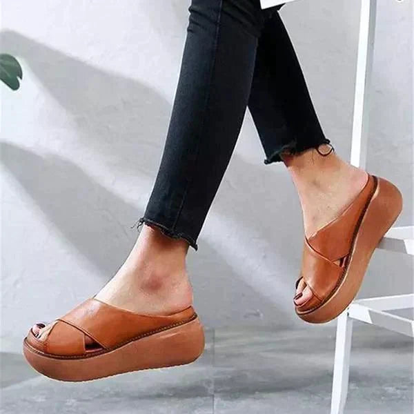 Women's Flat Sandals with Cushioned Footbed and Adjustable Straps