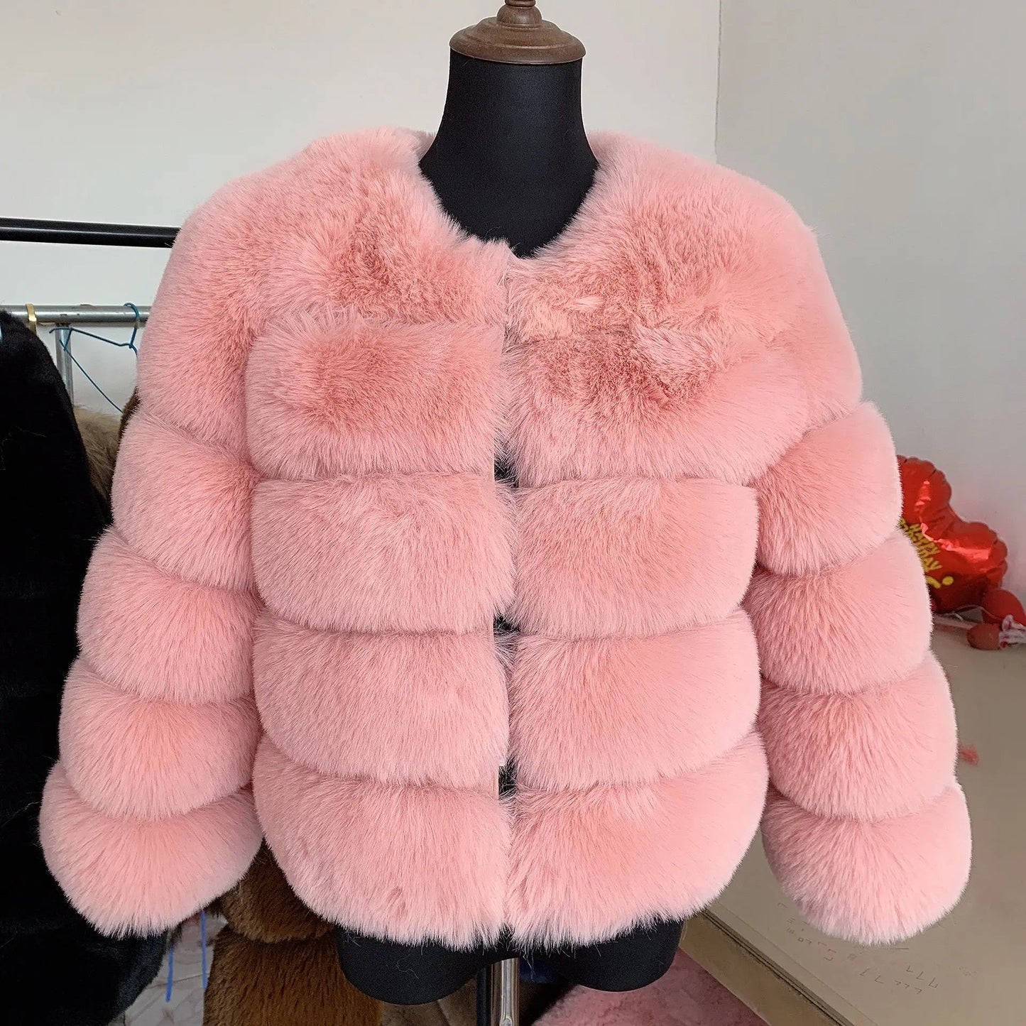 Street-Wave Faux Fur Winter Coat For Women Luxurious Warmth And Glamour Must Have