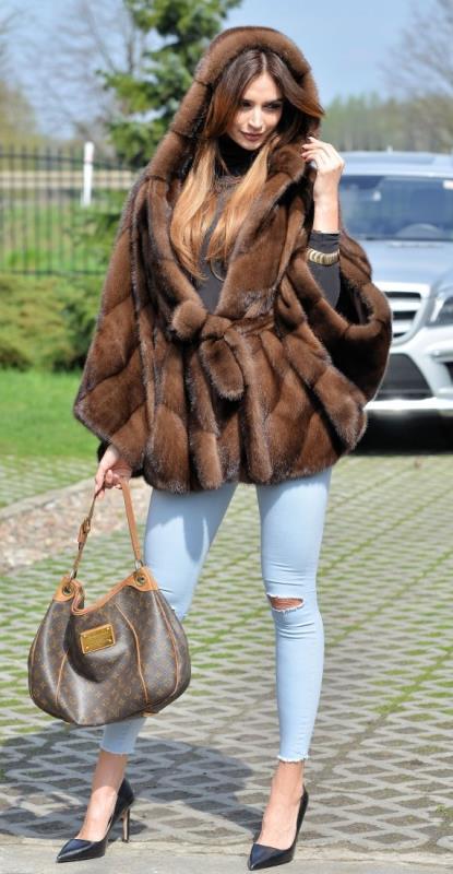 Streetwave Women's Elegant Faux Fur Cape With Voluminous Hooded Collar And Belt