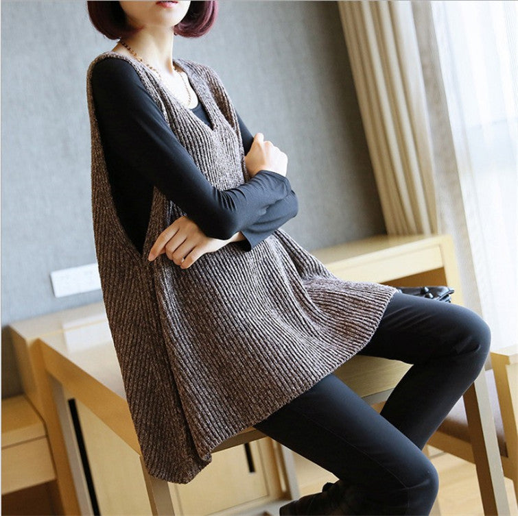 Street-Wave Women's Knit Top With V-Neck And Airy Silhouette For Casual, Elegant And Versatile Looks