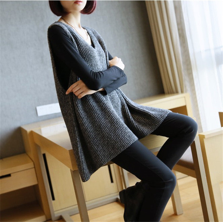 Street-Wave Women's Knit Top With V-Neck And Airy Silhouette For Casual, Elegant And Versatile Looks