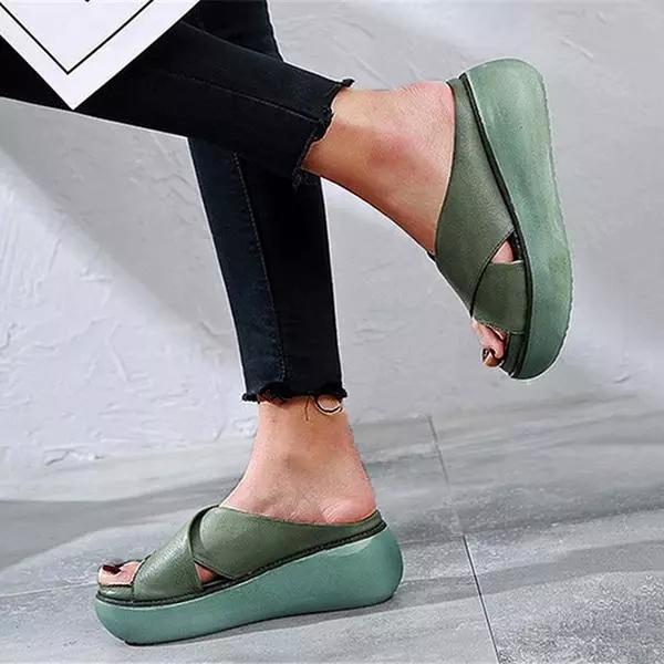Women's Flat Sandals with Cushioned Footbed and Adjustable Straps
