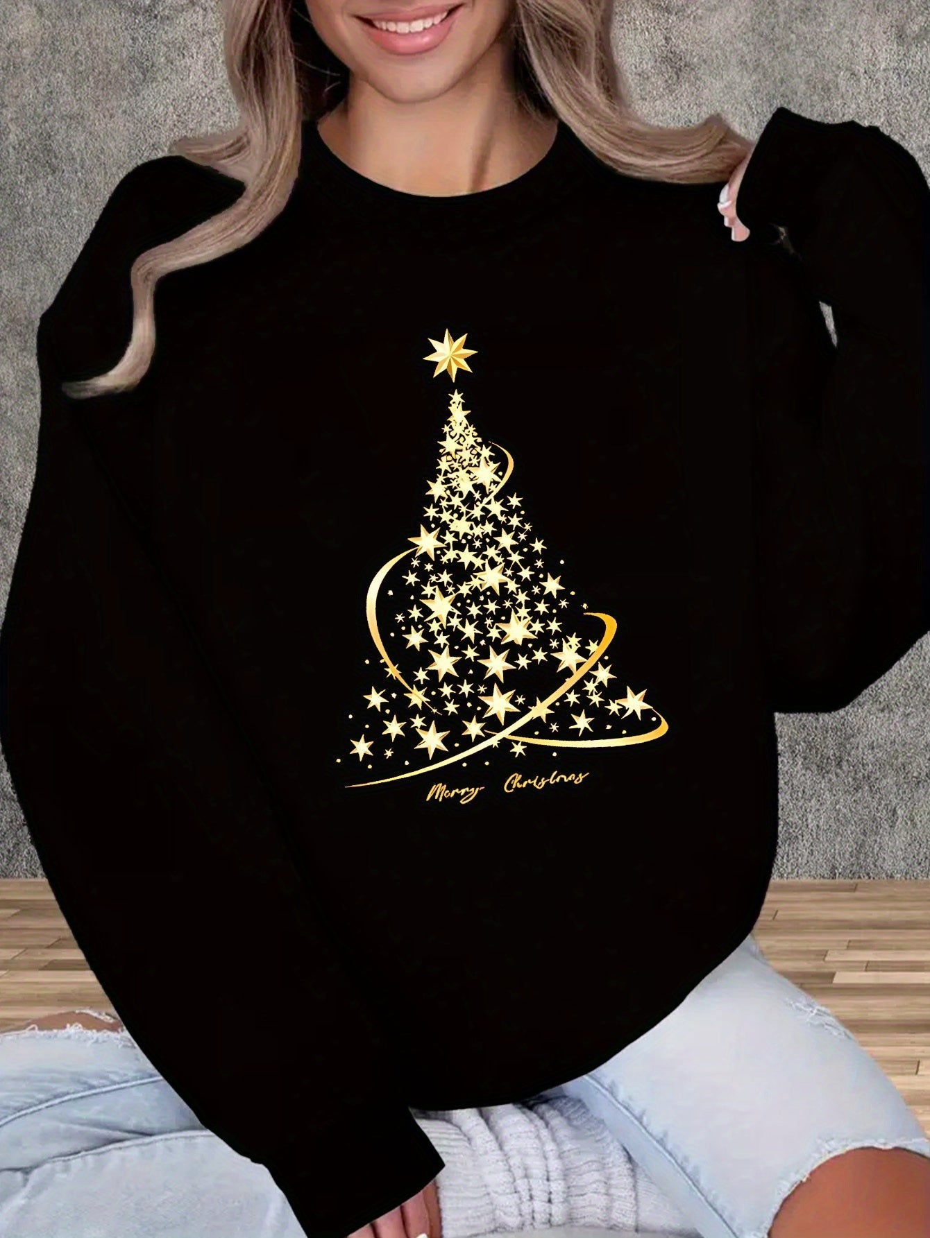 Street-Wave Christmas Tree Sweatshirt For Women Cozy Cotton With Gold Print Design
