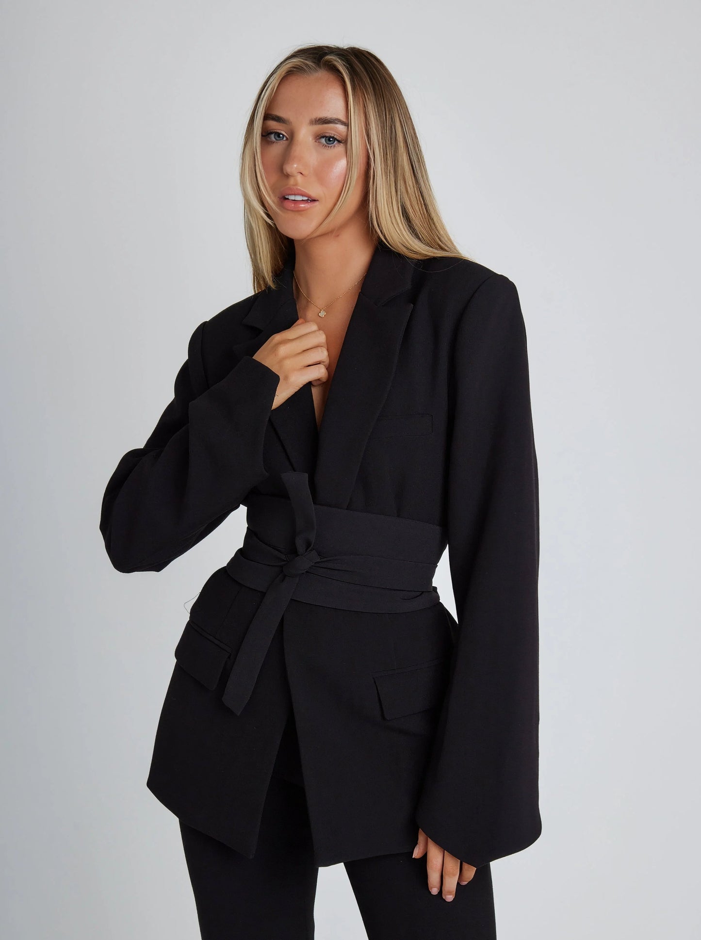 Street-wave Tailored Women Blazer With Waist Belt Elegant Cinched Fit For Professional Women