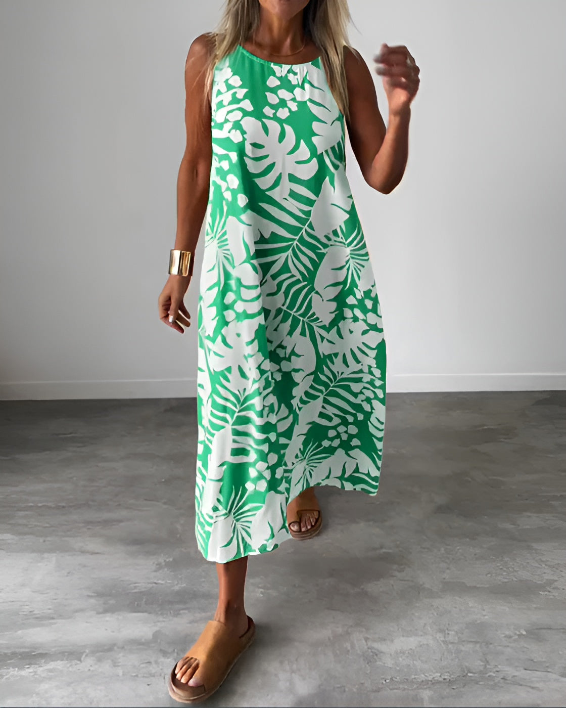 Women's Sleeveless Draped Evening Dress with Flowing Design and Versatile Style