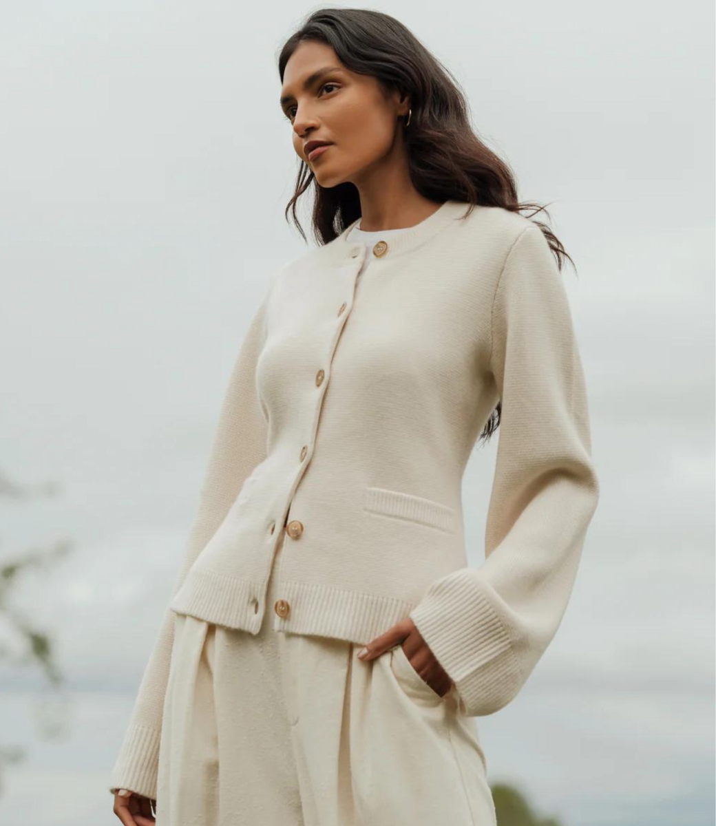 Street-wave Luxe Knit Cardigan for Women Soft Wool Blend Beige Cozy Elegant Everyday Wear