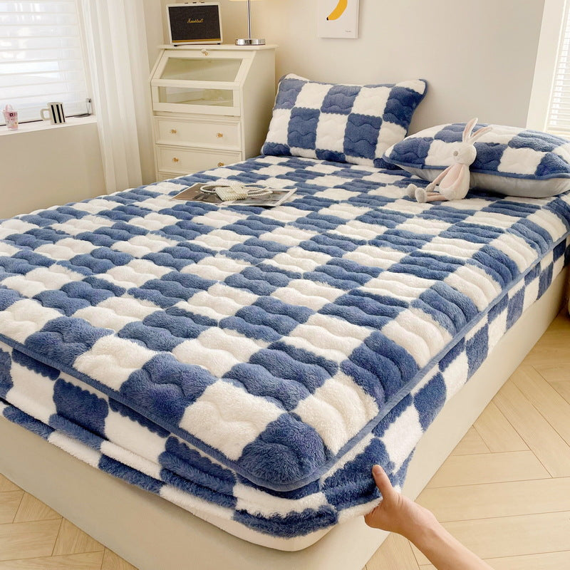 Contemporary Velvet Bedding Set with Checkered Pattern