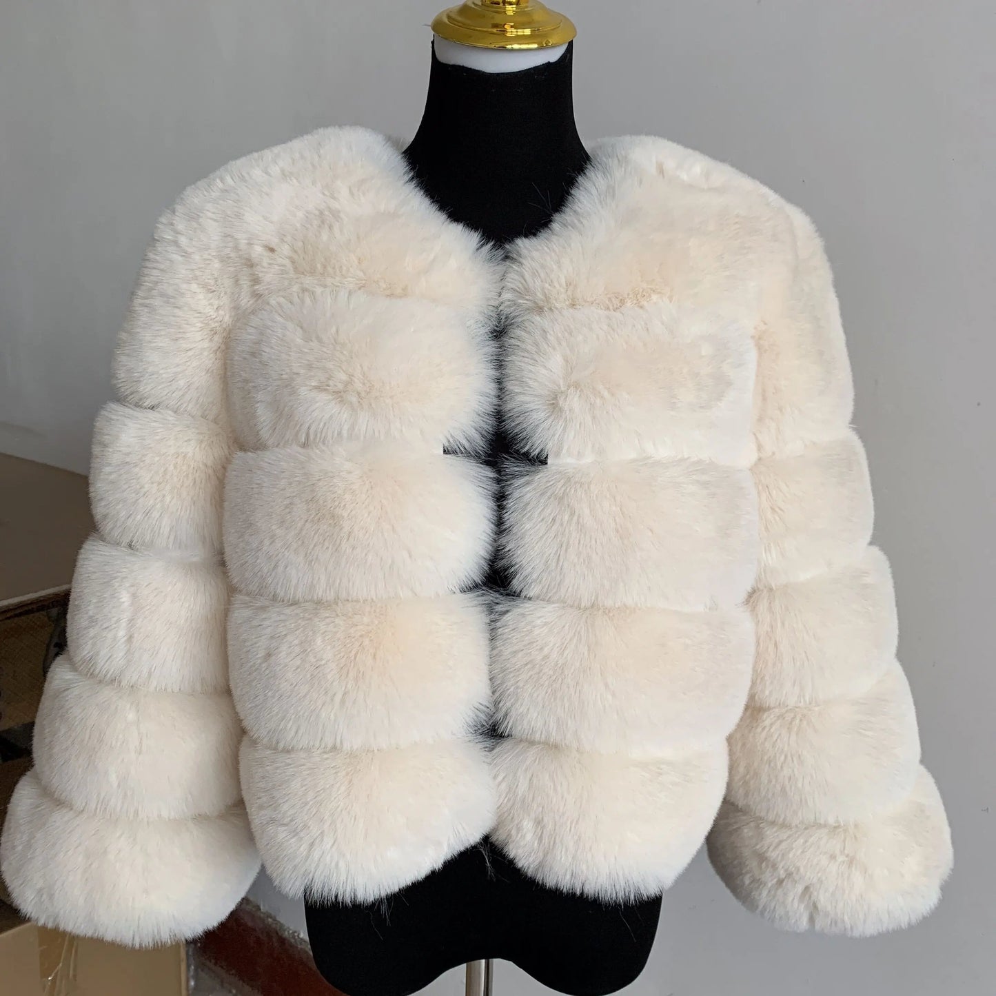 Street-Wave Faux Fur Winter Coat For Women Luxurious Warmth And Glamour Must Have