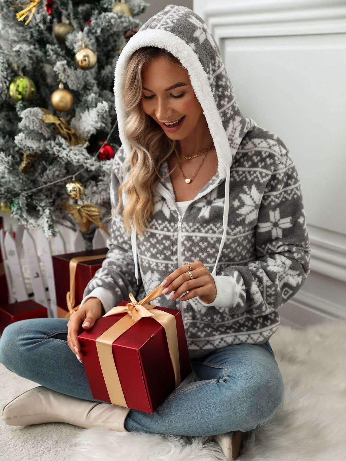 Street-Wave Snowflake Hoodie for Women Cozy Fleece With Drawstring Hood And Faux Fur Trim