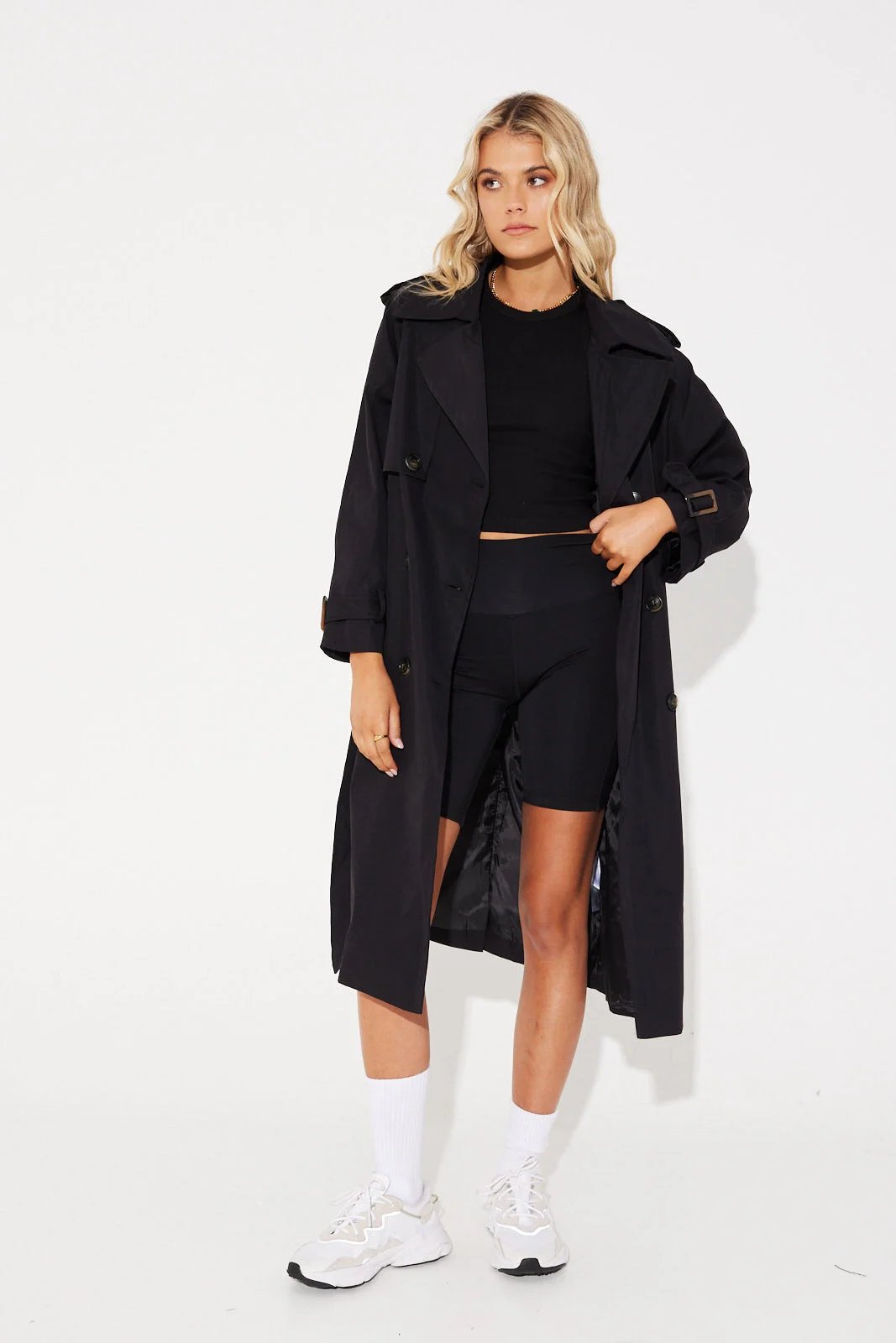 Street-Wave Lightweight Windbreaker Travel-Friendly Packable Jacket for Women On The Go