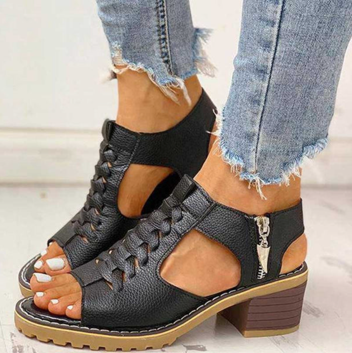 Women's Sandals with Adjustable Straps and Secure Fit