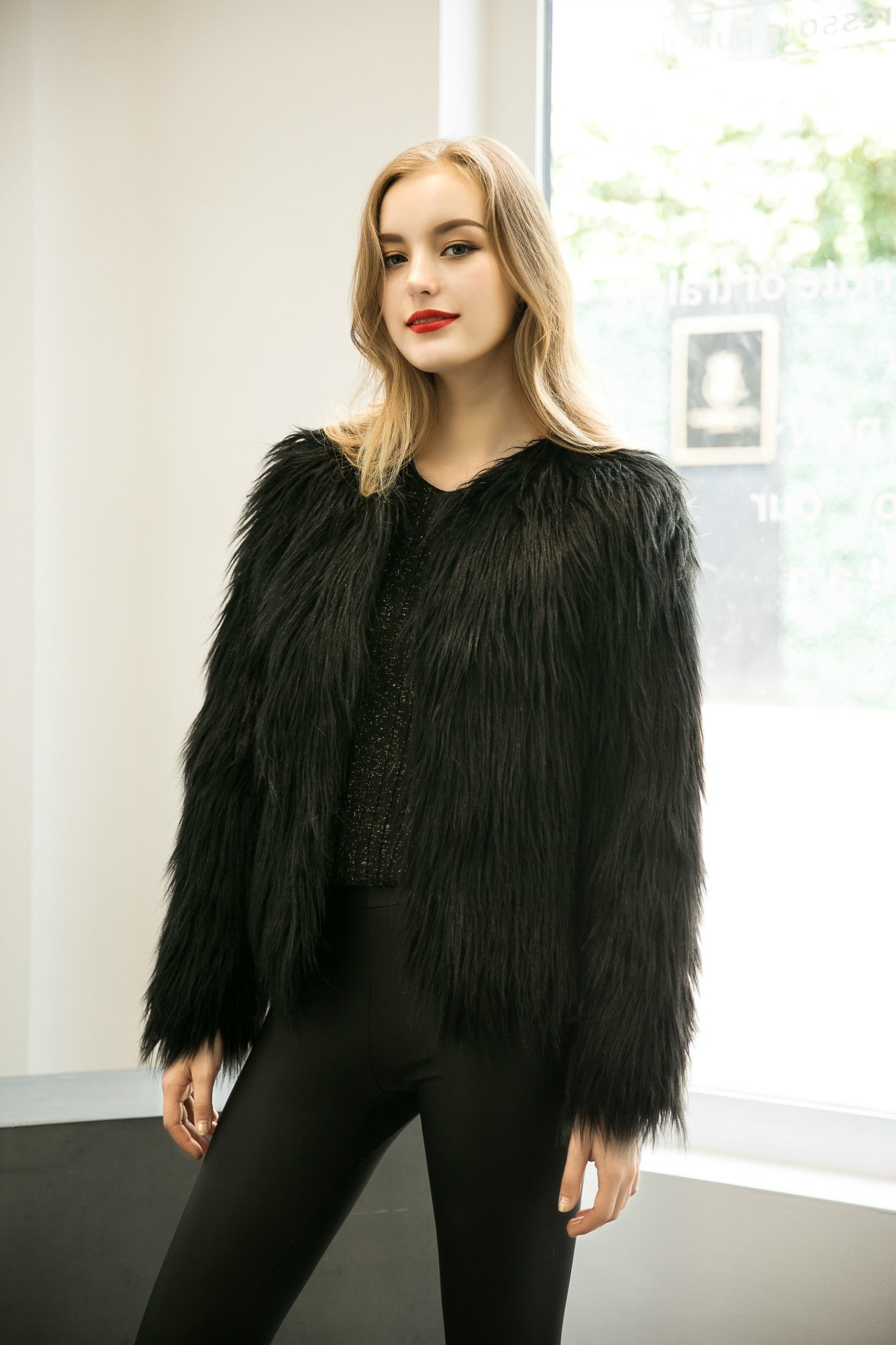 Street-Wave Fluffy Faux Fur Short Jacket for Women, Elegant Cut, Cozy Warmth for Transitional Weather