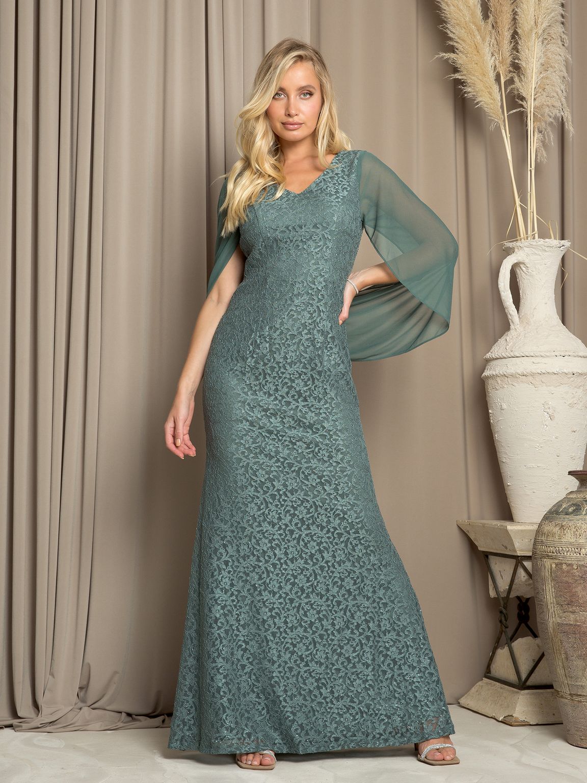 Street Wave Mother of the Bride Dress Elegant Lace Gown With Cape Sleeves