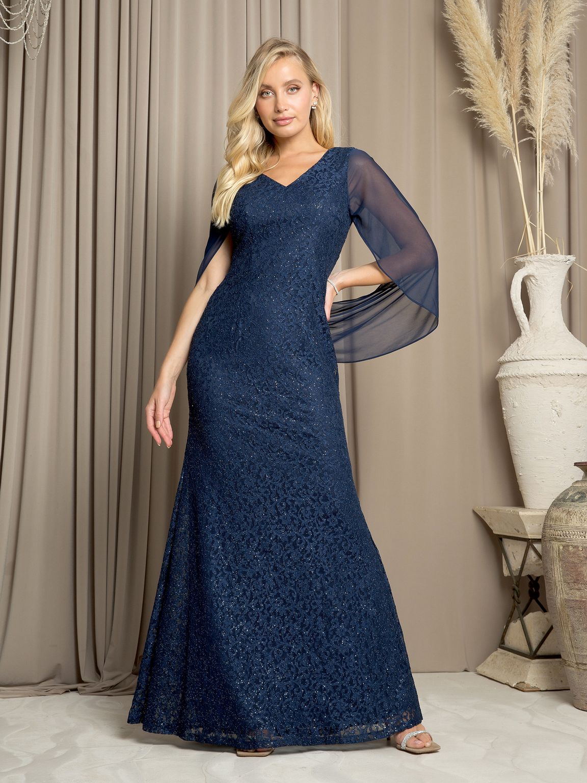 Street Wave Mother of the Bride Dress Elegant Lace Gown With Cape Sleeves