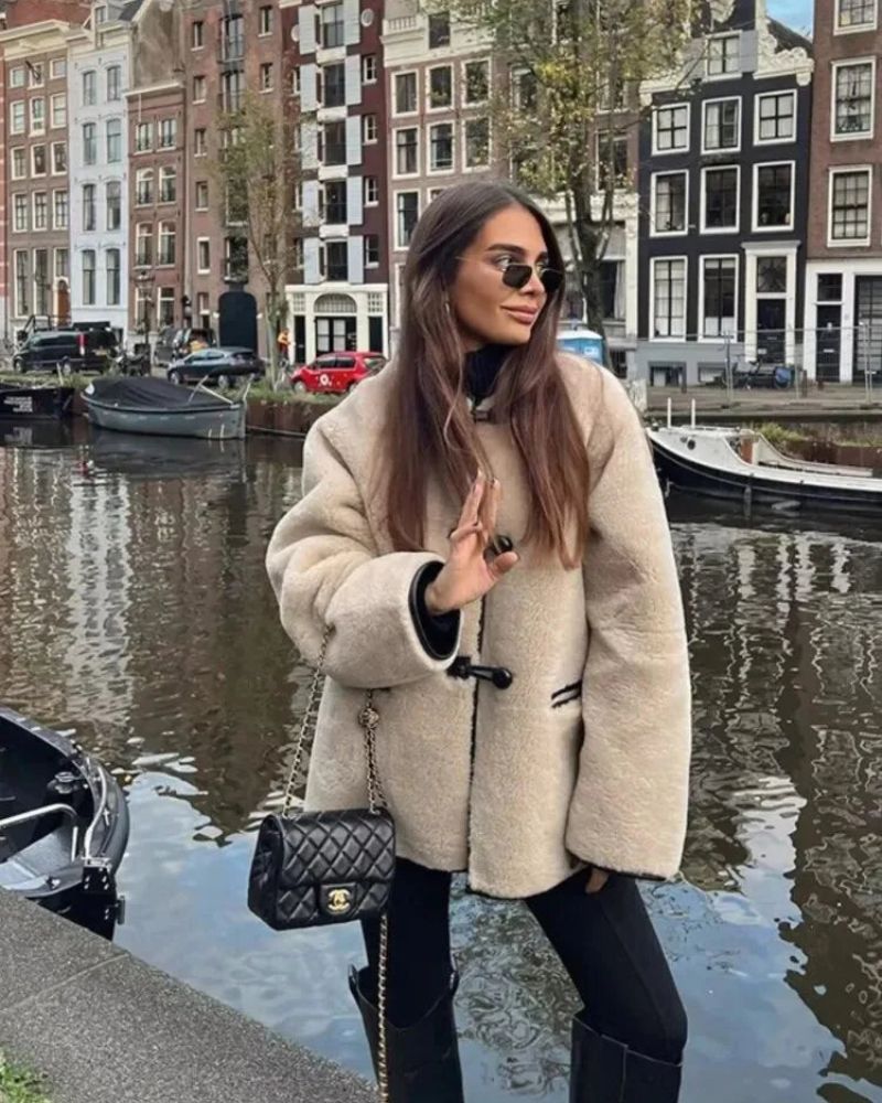 Street-Wave Wool Coat With Toggle Closures Premium Warmth Cozy Winter Elegance For Women Fashion Lovers