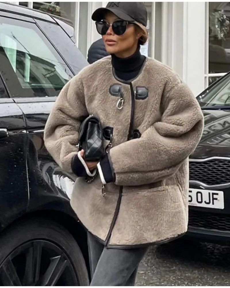 Street-Wave Wool Coat With Toggle Closures Premium Warmth Cozy Winter Elegance For Women Fashion Lovers