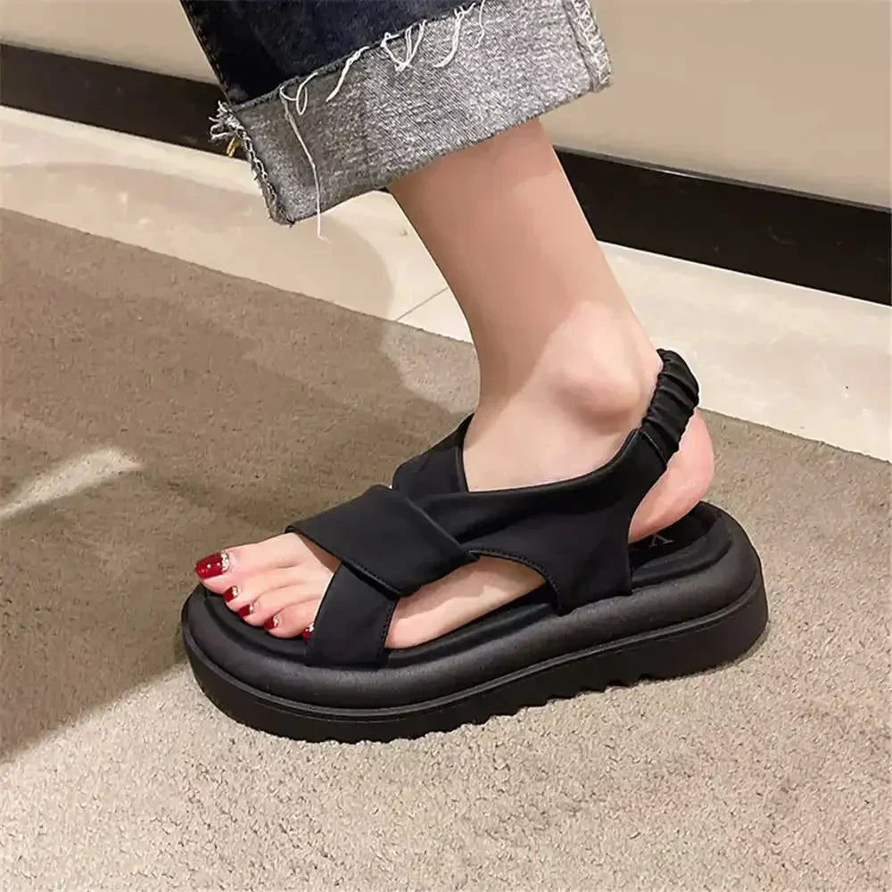 Non Slip Rubber Sandals Helga Street-Wave For Active Daily Wear With Secure Grip And Comfort