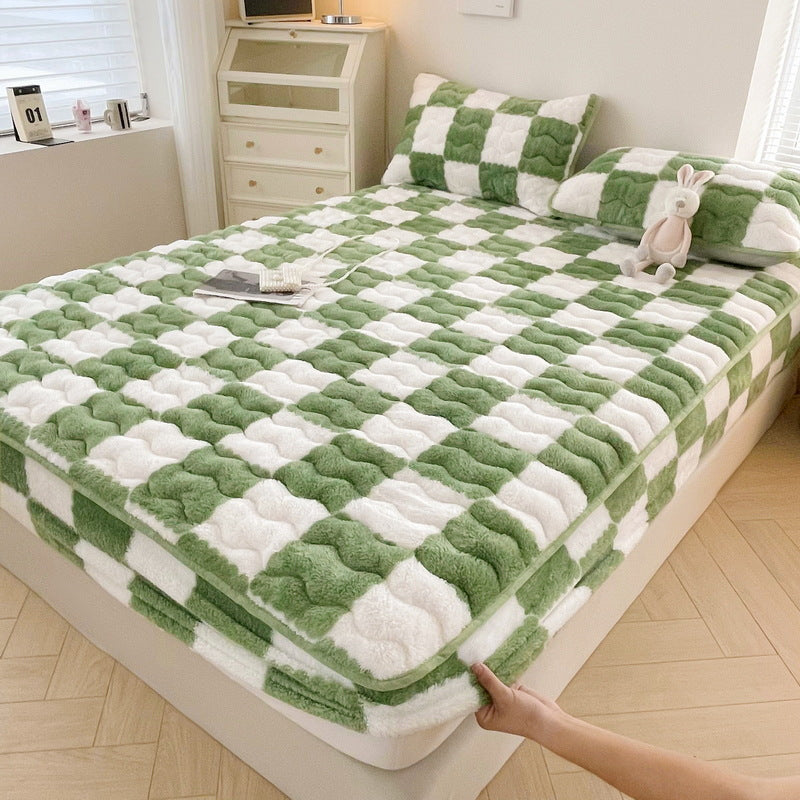 Contemporary Velvet Bedding Set with Checkered Pattern