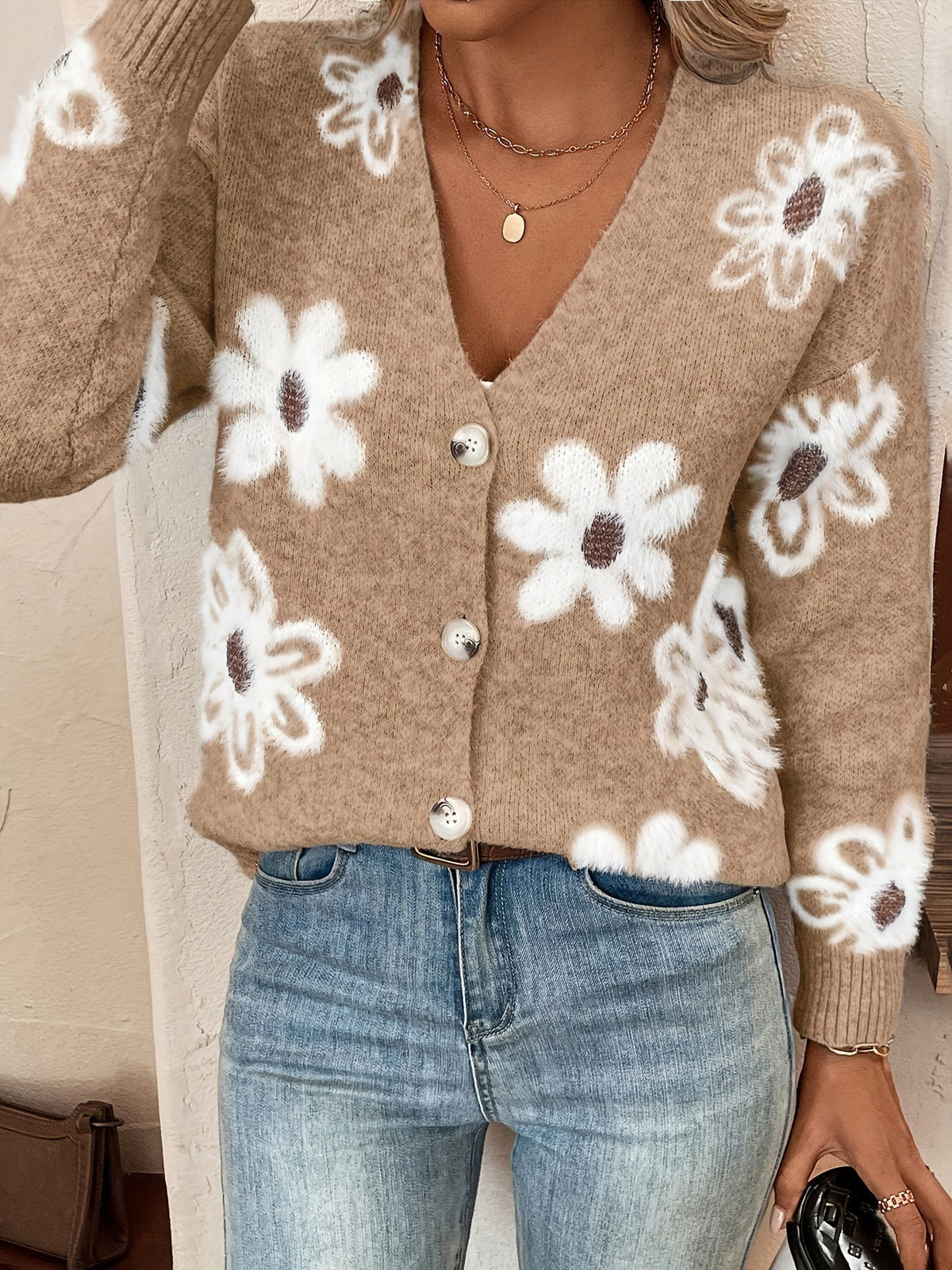 Street-Wave Floral Knit Cardigan For Women Cozy Acrylic Warmth And Effortless Style