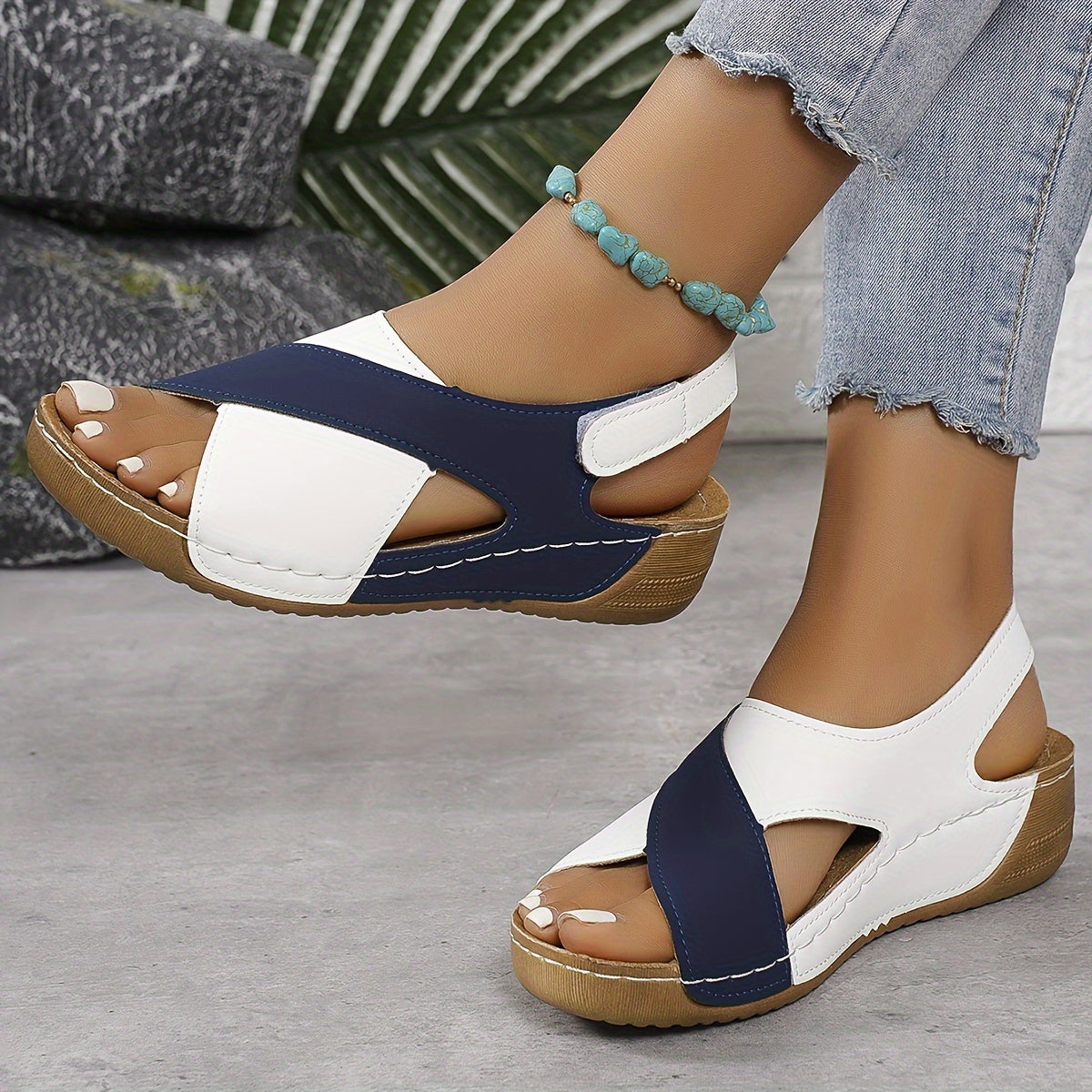 Women's Adjustable Sandals with Flexible Straps and Cushioned Footbed