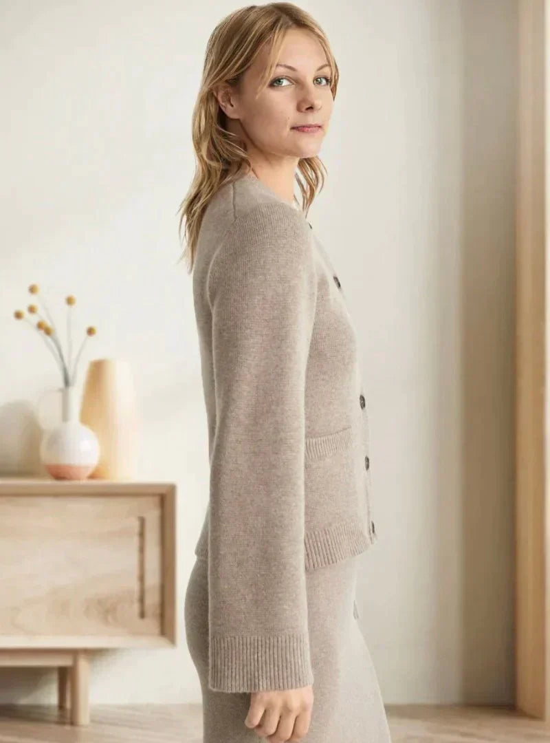 Street-wave Womens Amber Knit Cardigan With Classic English Elegance And Cozy Warmth