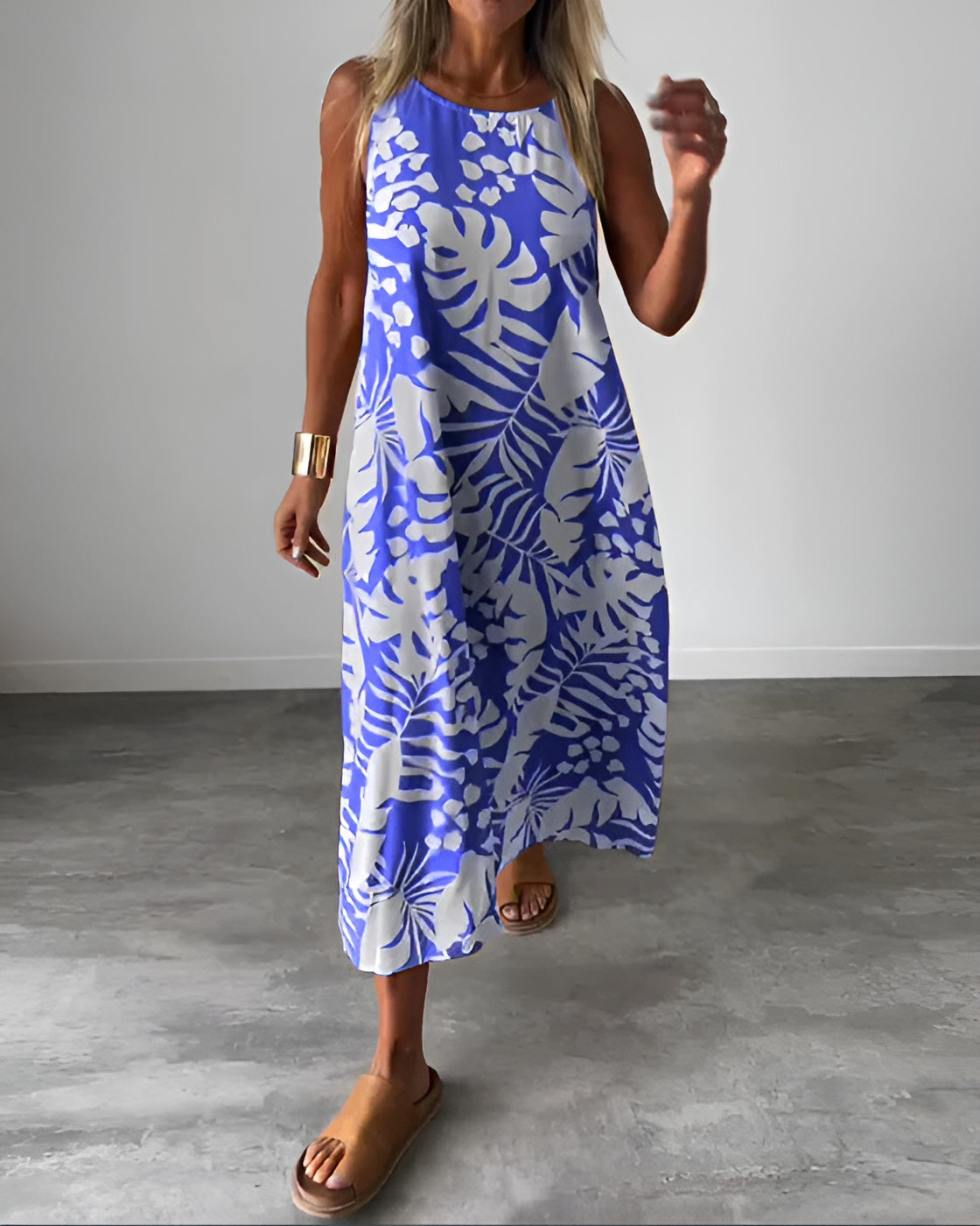 Women's Sleeveless Draped Evening Dress with Flowing Design and Versatile Style
