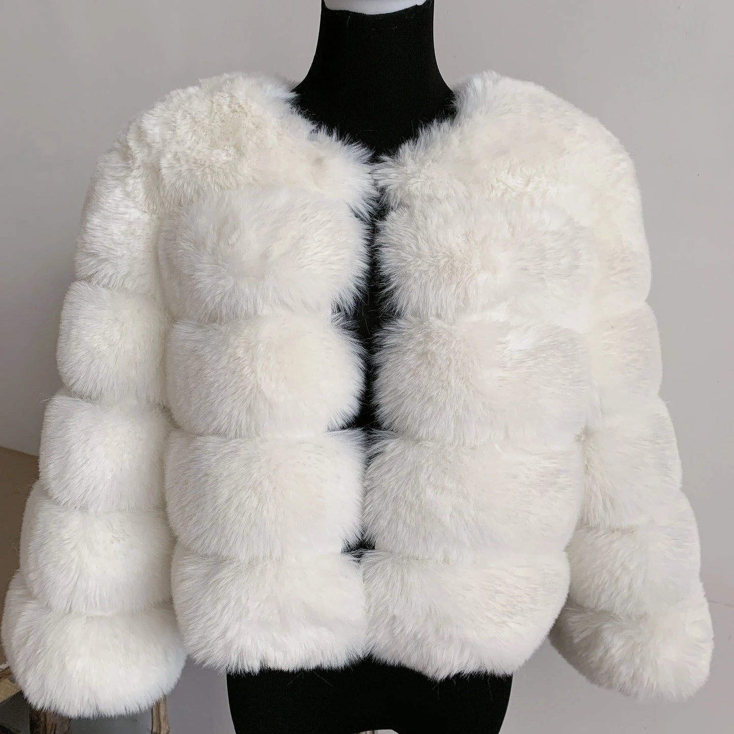 Street-Wave Faux Fur Winter Coat For Women Luxurious Warmth And Glamour Must Have
