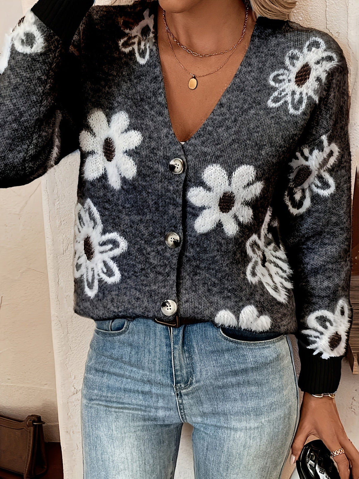 Street-Wave Floral Knit Cardigan For Women Cozy Acrylic Warmth And Effortless Style