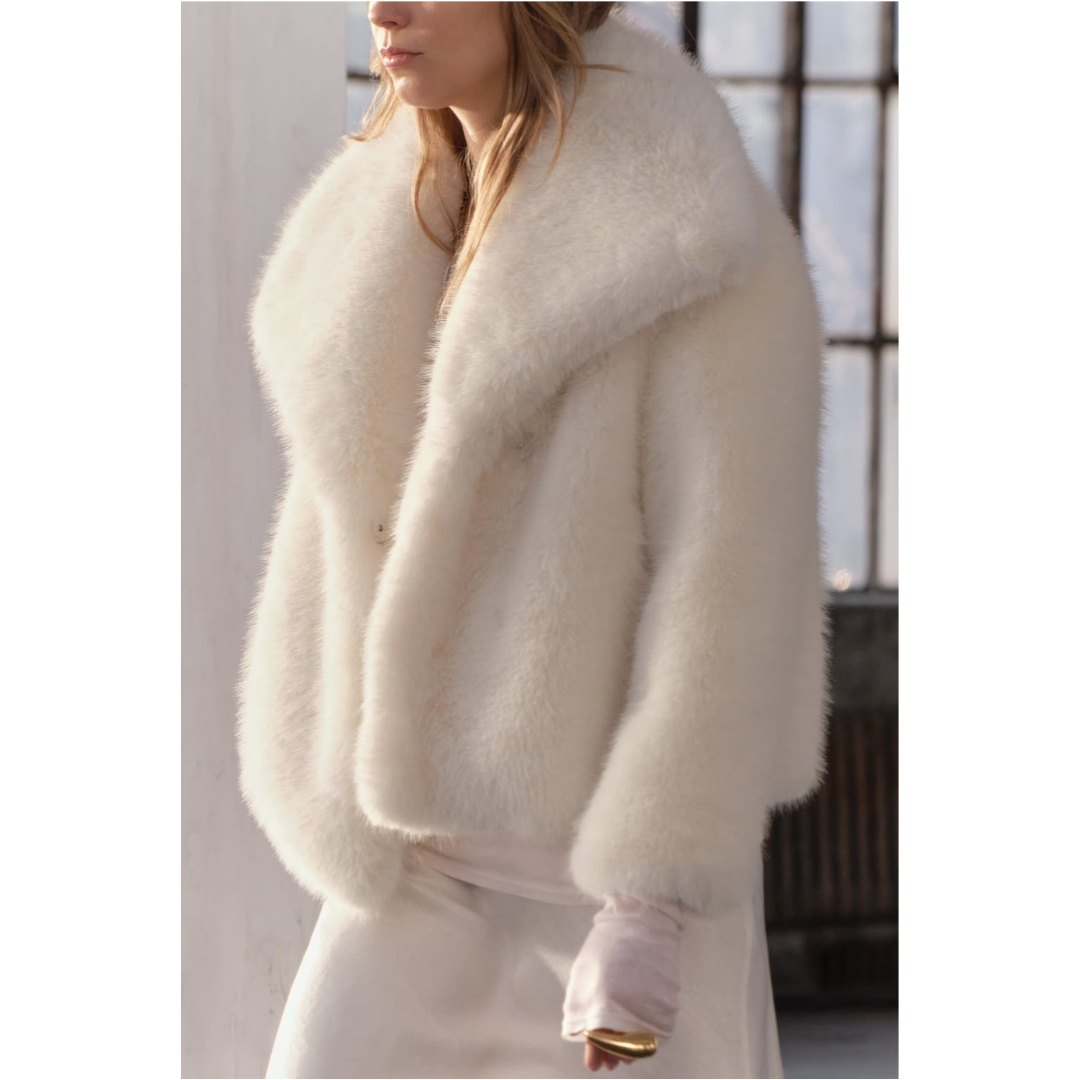 Streetwave Warm Winter Short Coat For Women Soft Faux Shearling Modern Silhouette Urban Everyday Chic