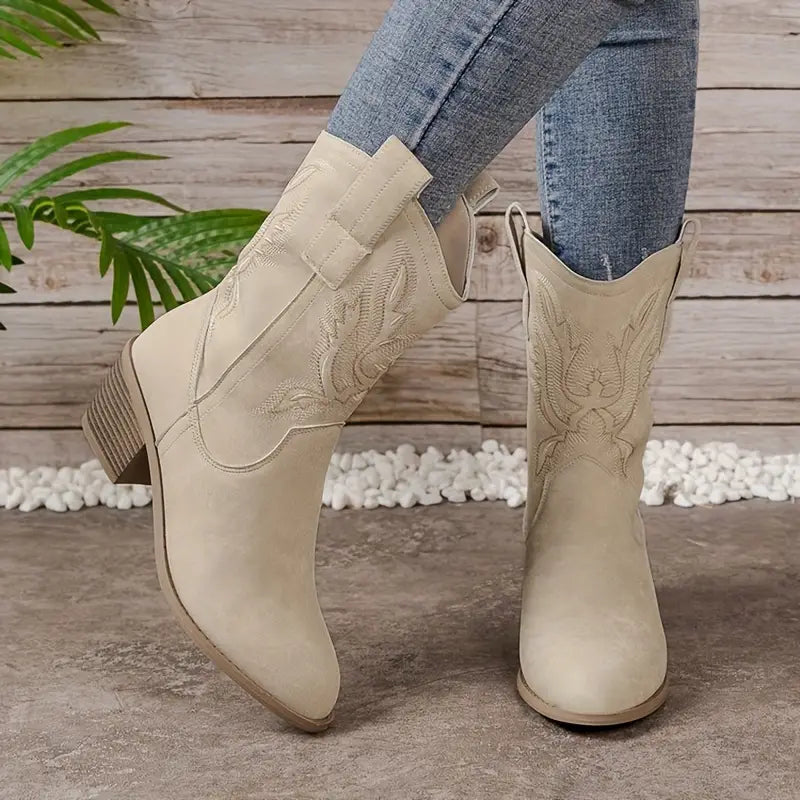 Street-Wave Vintage Western Cowboy Boots for Women With V-Neck Embroidery and Block Heel