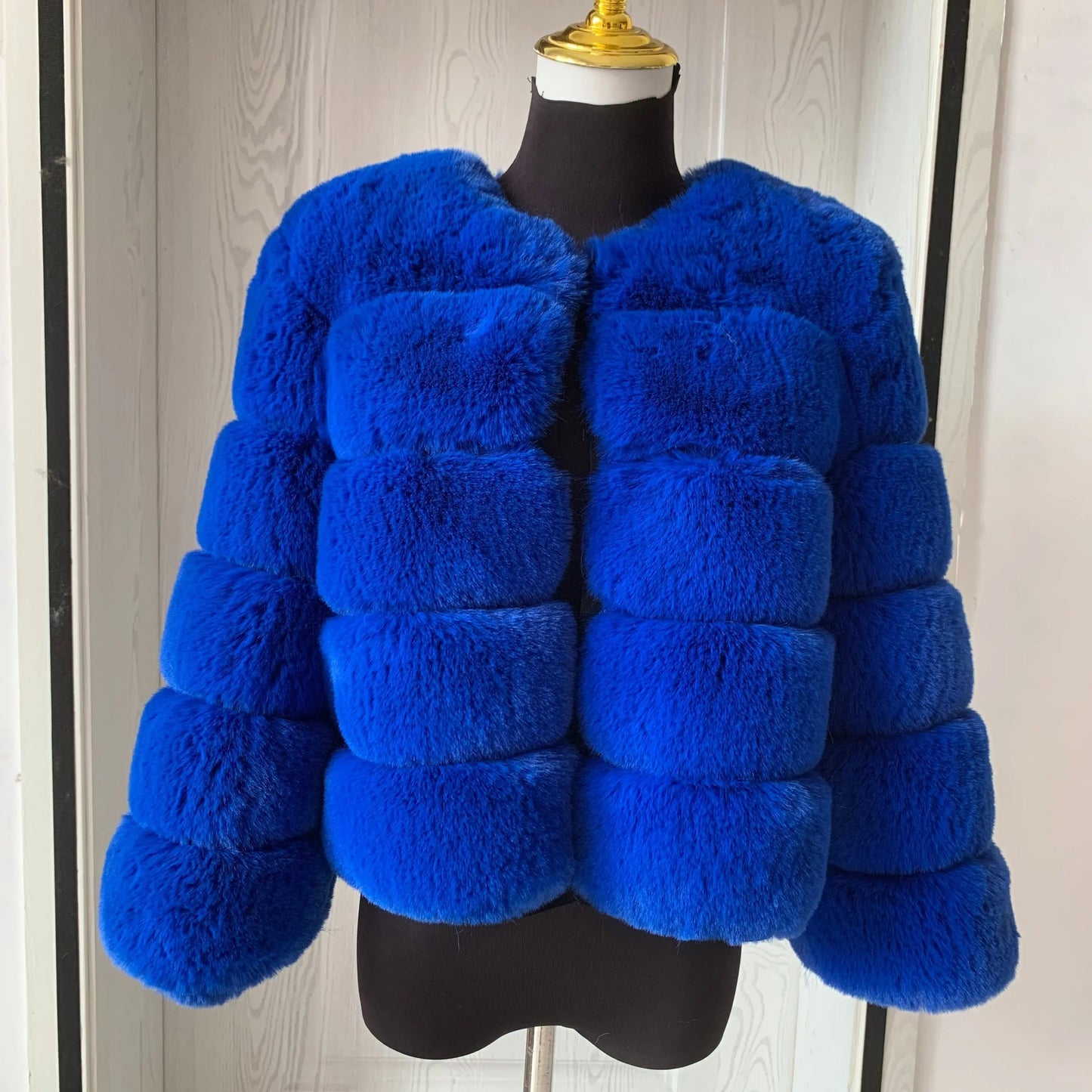 Street-Wave Faux Fur Winter Coat For Women Luxurious Warmth And Glamour Must Have