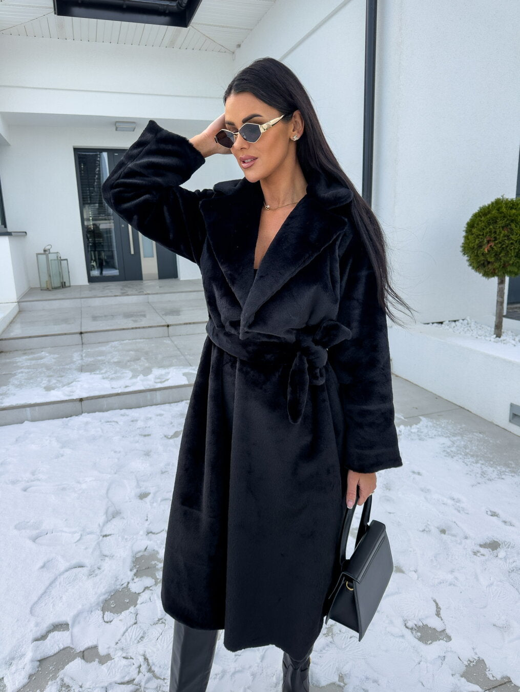 Street-wave Plush Long Coat For Women Ultra Warm Faux Fur Outerwear Cozy Elegant Winter