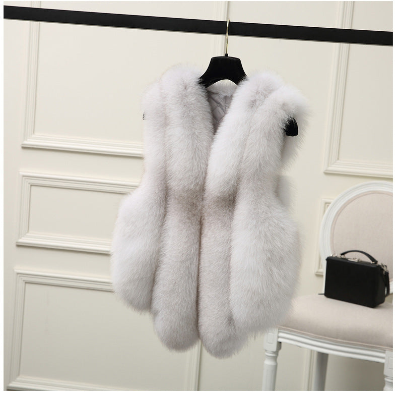 Street-Wave Women's Luxury Faux Fur Vest With Voluminous Details For Cold Weather Glamour