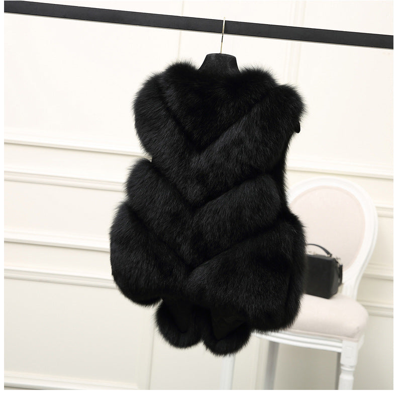 Street-Wave Women's Luxury Faux Fur Vest With Voluminous Details For Cold Weather Glamour