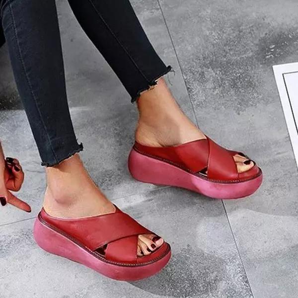 Women's Flat Sandals with Cushioned Footbed and Adjustable Straps