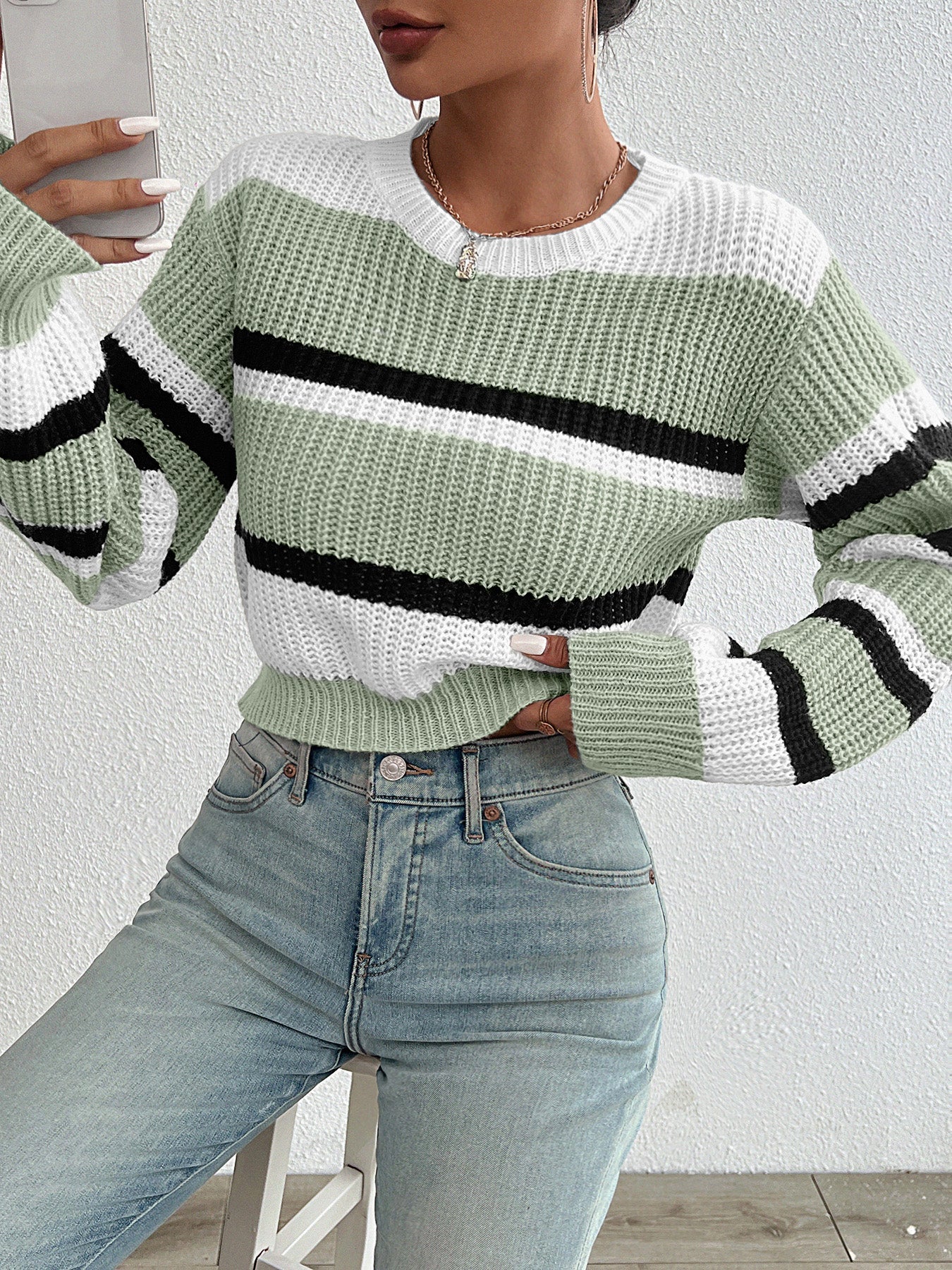 Street-wave Knit Pullover For Modern Women With Relaxed Fit And Striped Crew Neck