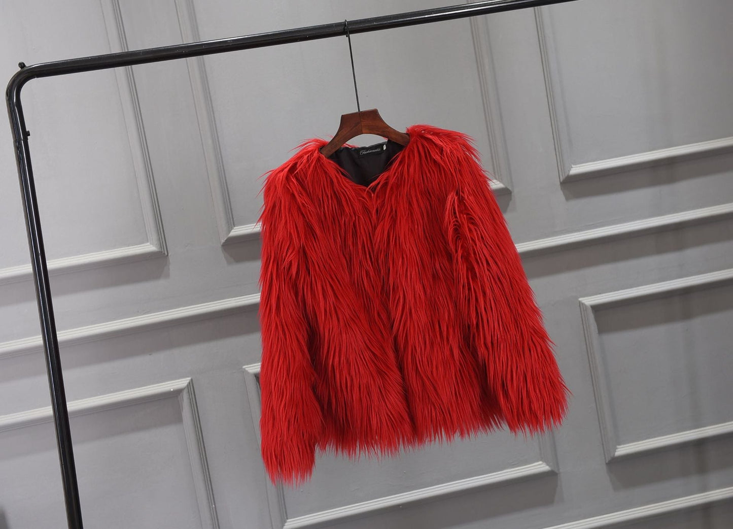 Street-Wave Womens Luxurious Faux Fur Jacket With Voluminous Collar For Warmth And Comfort