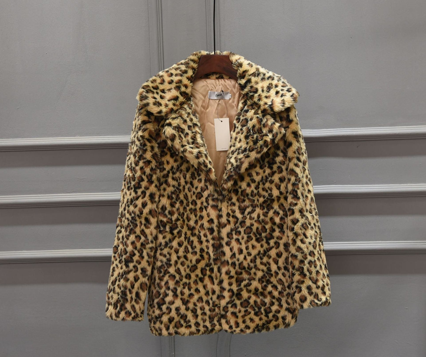 Street-wave Luxury Faux Fur Leopard Jacket For Women Cozy Warmth And Sophisticated Style