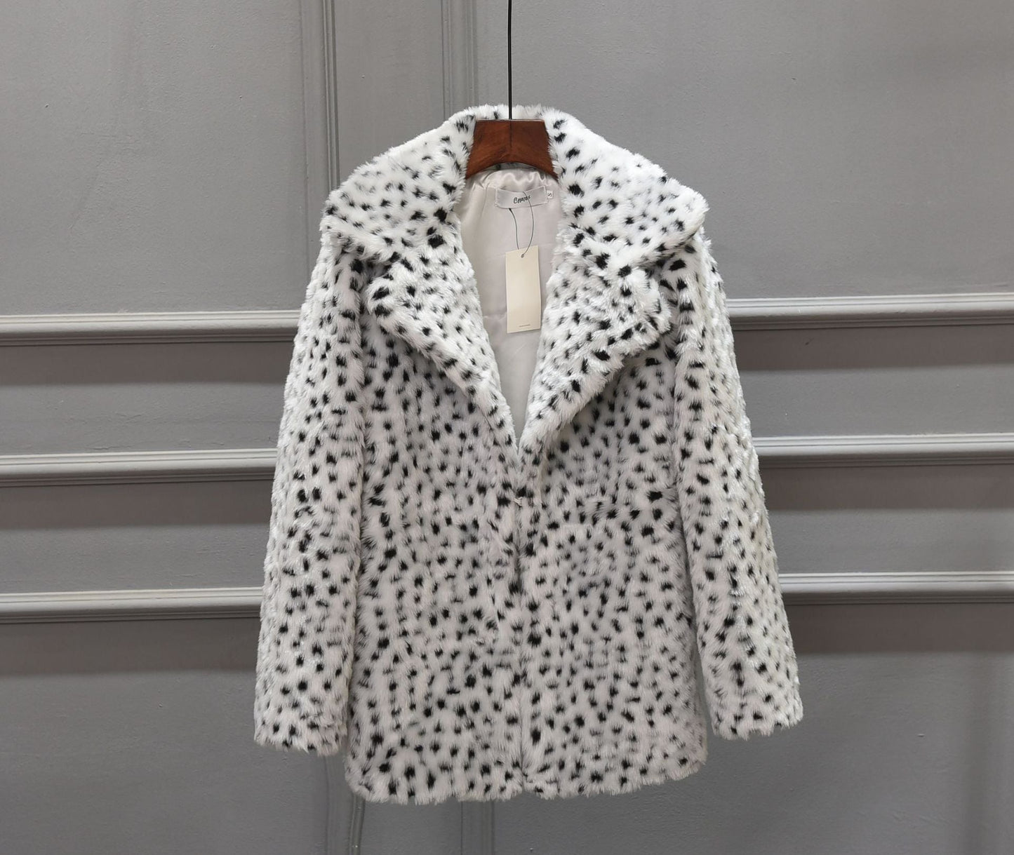 Street-wave Luxury Faux Fur Leopard Jacket For Women Cozy Warmth And Sophisticated Style