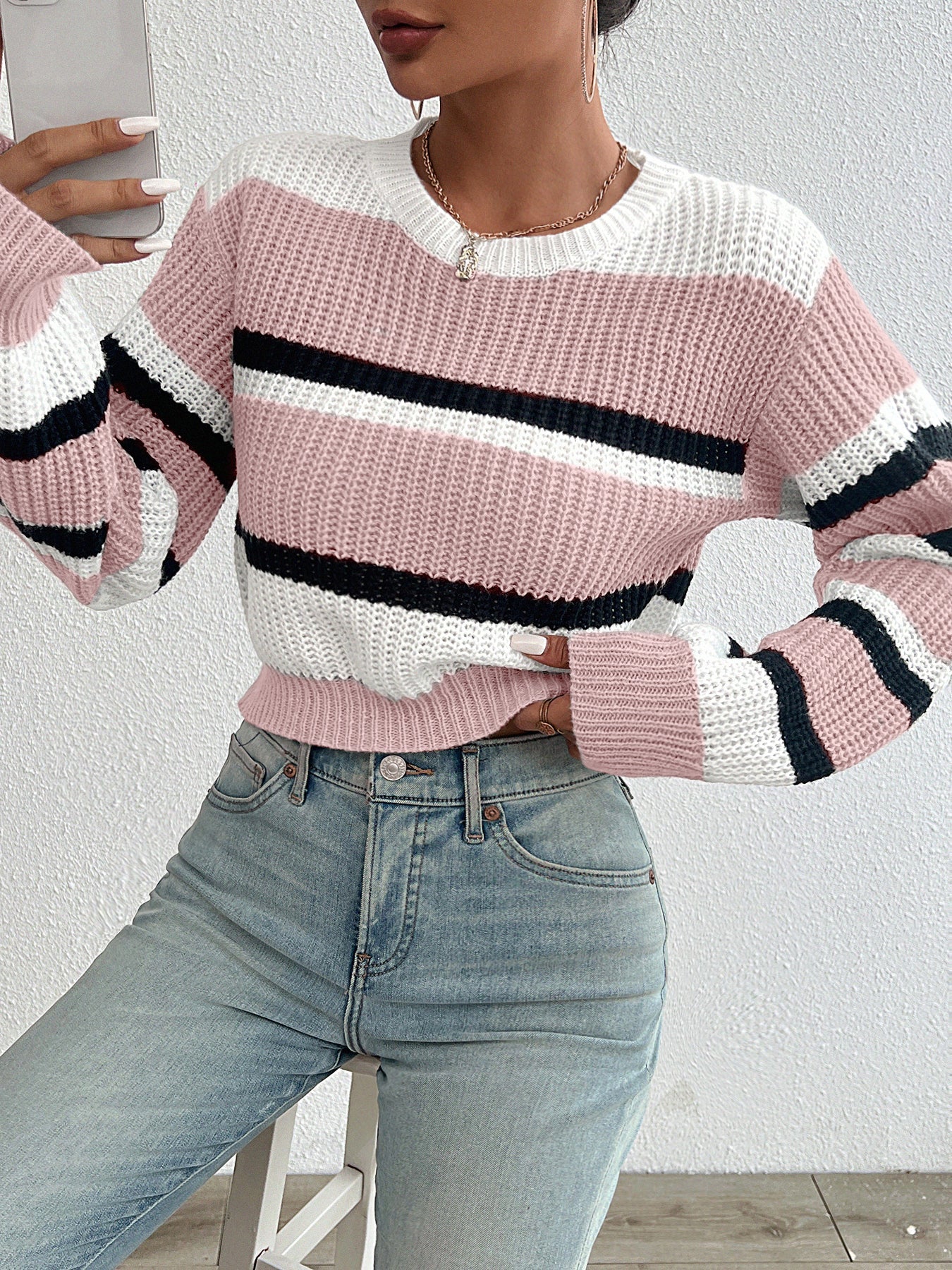 Street-wave Knit Pullover For Modern Women With Relaxed Fit And Striped Crew Neck