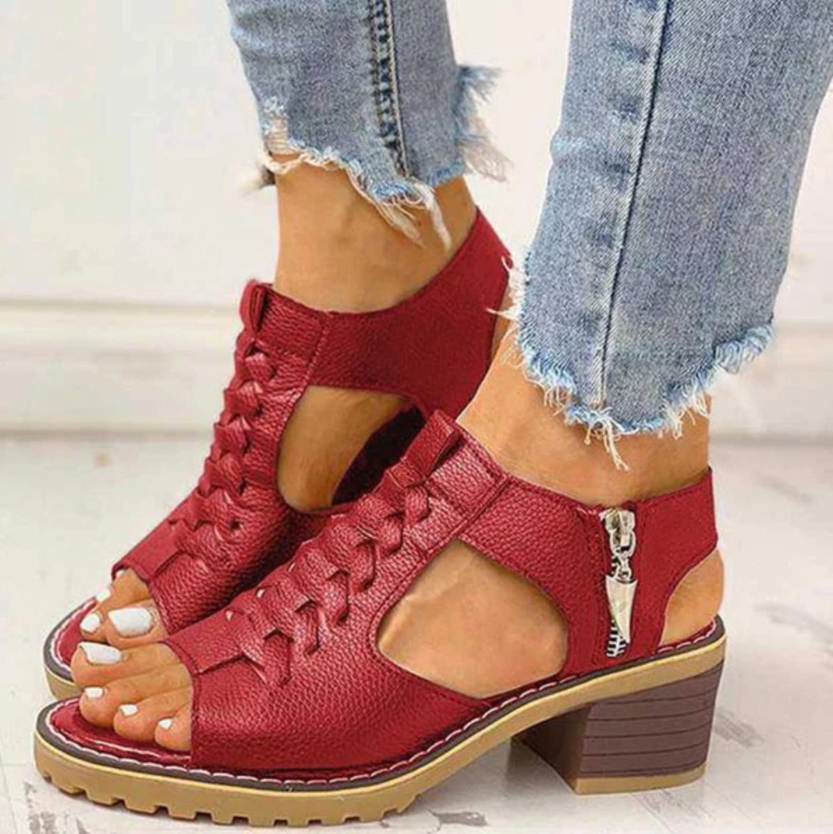 Women's Sandals with Adjustable Straps and Secure Fit