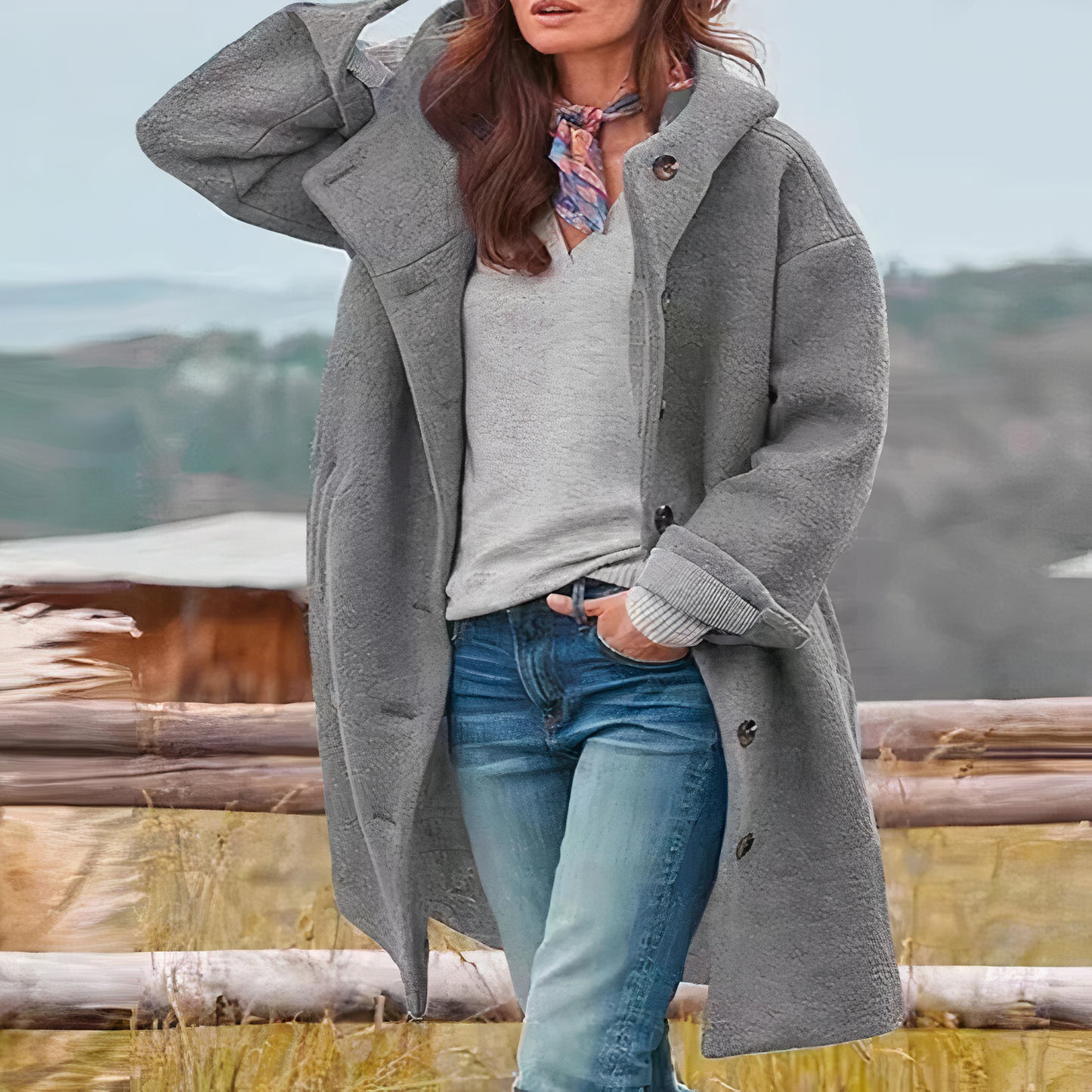 Street-Wave Wool Coat: Warm Chic for Elegant Women