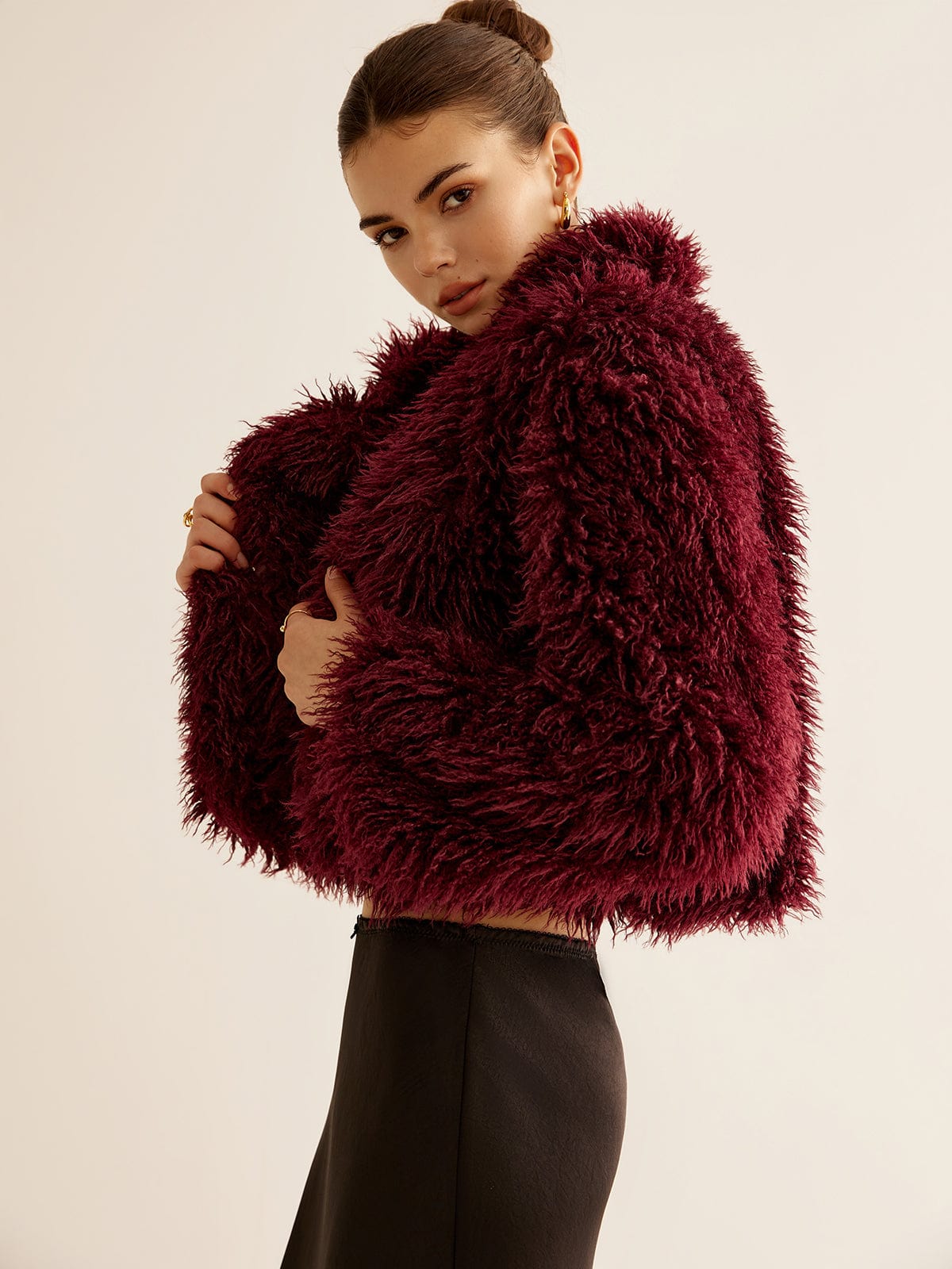 Street-Wave Burgundy Short Faux Fur Coat For Bold Fashion-Forward Women Luxurious Plush Texture