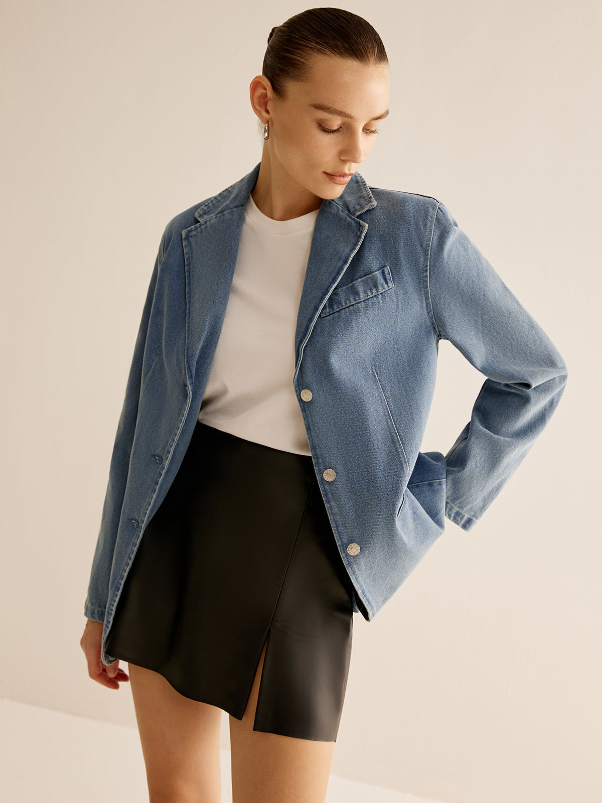 Street-wave Denim Jacket With Button Closure Classic Fit For Women Casual And Versatile