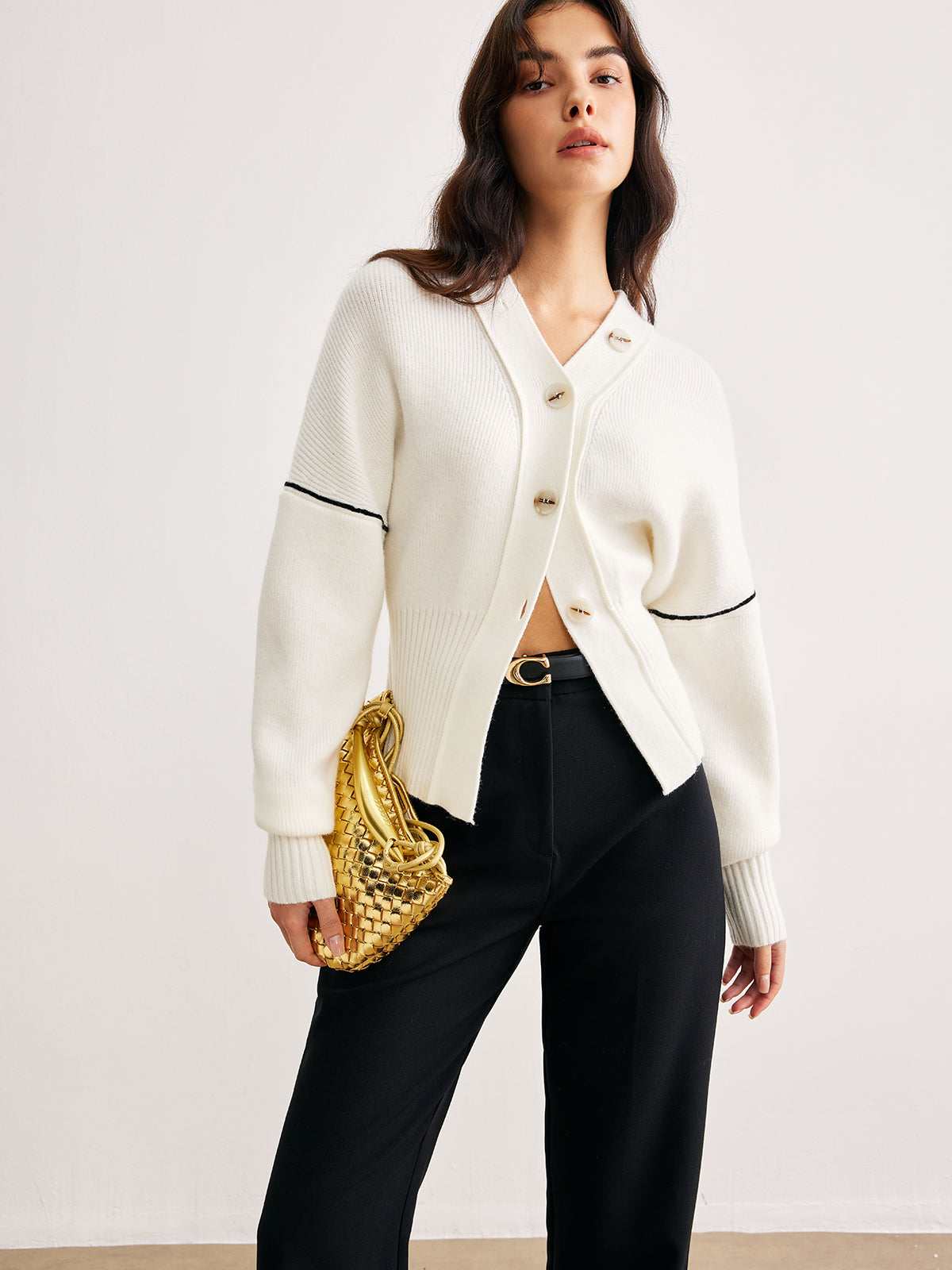 Street-wave V-Neck Buttoned Knit Cardigan For Women Timeless Elegance And Comfort