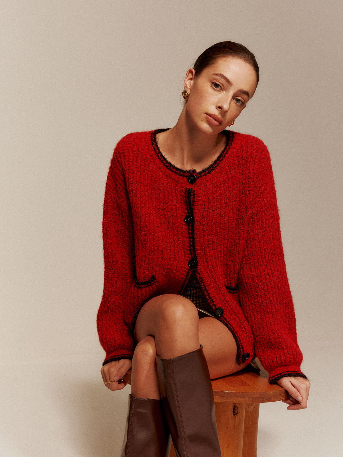 Street-wave Cardigan With Contrast Trim And Large Buttons Tweed Texture Timeless Yet Statement For Women