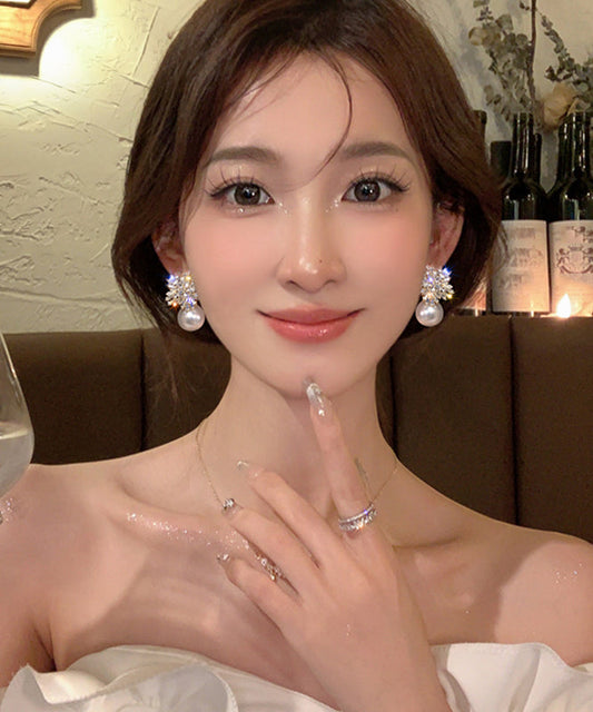Magnifiques boucles d'oreilles à tige en forme de flocon de neige en cuivre beige surdoré et perle de zircone - Street-Wave