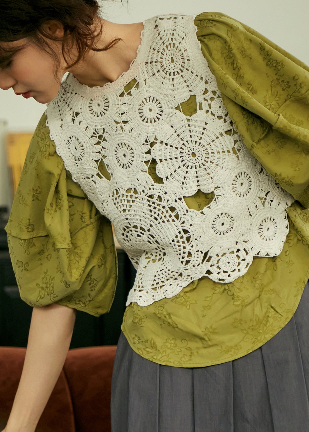 Magnifique gilet beige en coton à col rond et crochet ajouré sans manches - Street-Wave