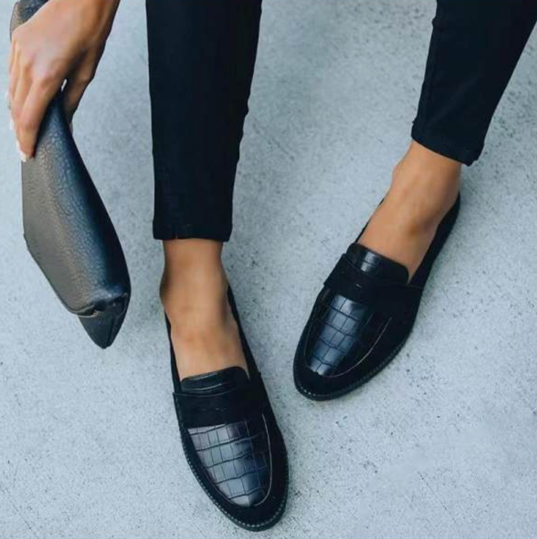 Street-Wave Women Loafers Black Crocodile Texture Slip-On Comfort and Elegance Daily Wear